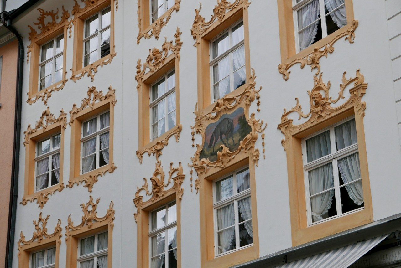 eine der vielen prächtigen Fassaden der &quot;Stadt-Villen&quot; in Konstanz | Landauf, LandApp 